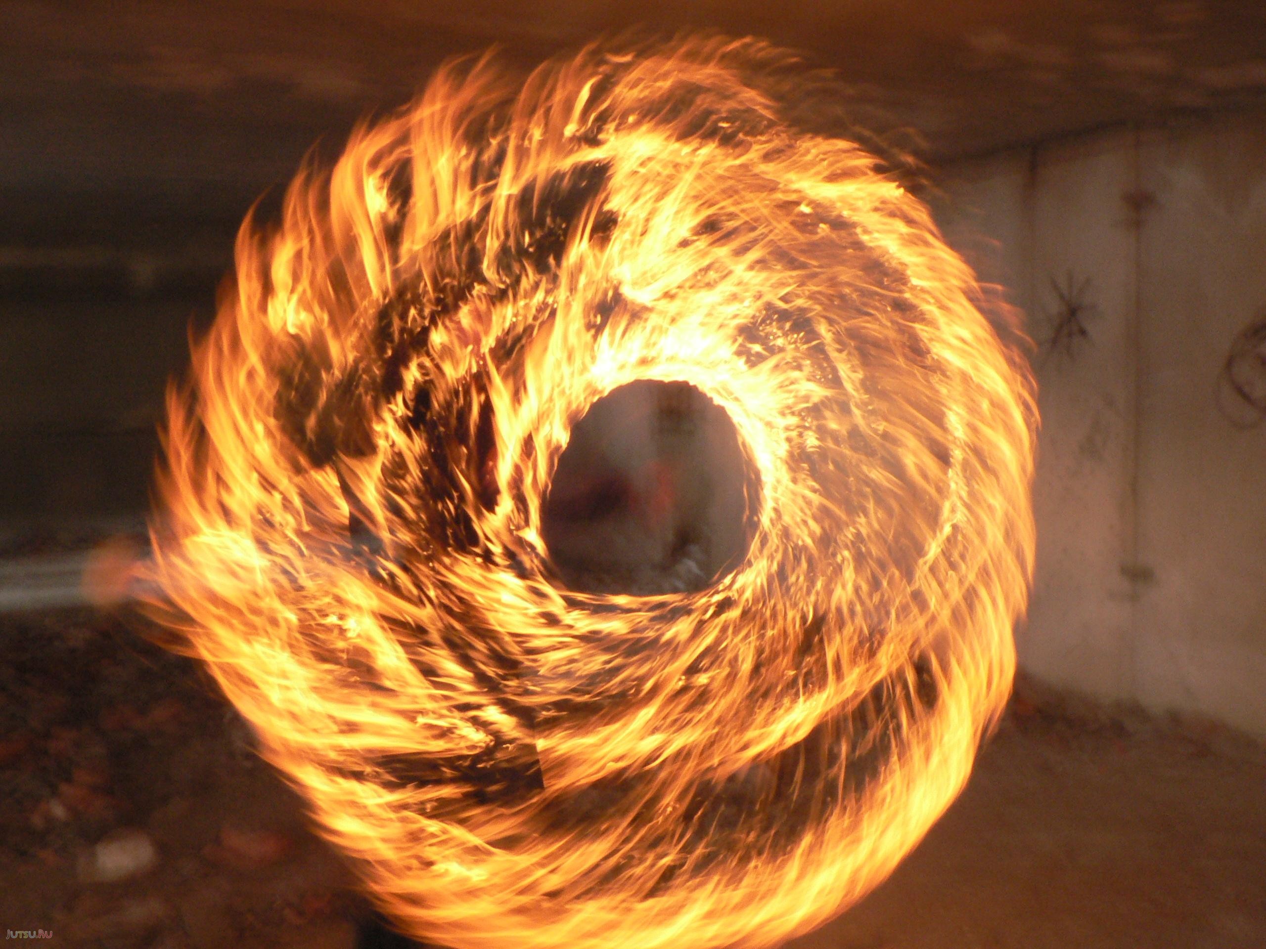 Fiery shield. Горящее колесо. Огненный круг. Огненный щит. Огненное колесо.